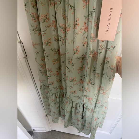 Gorgeous MIDI dress w/ slit - Picture 4 of 5